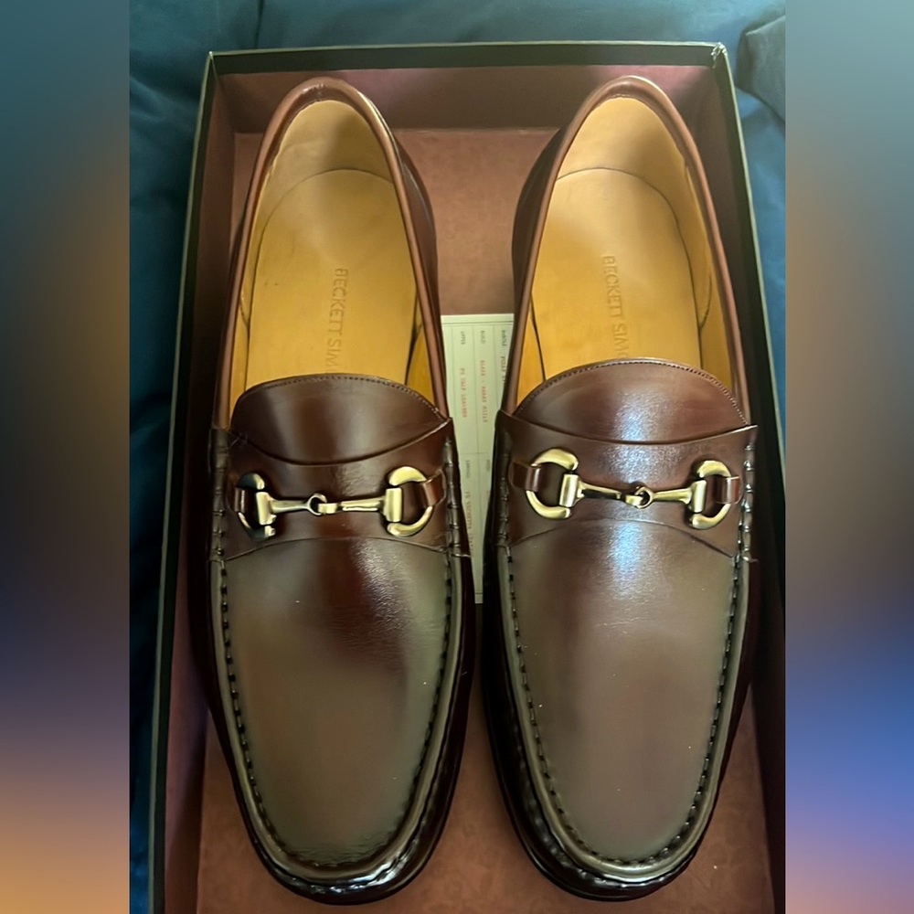 Never been worn Beaumont Horseblt loafers. Bordeaux